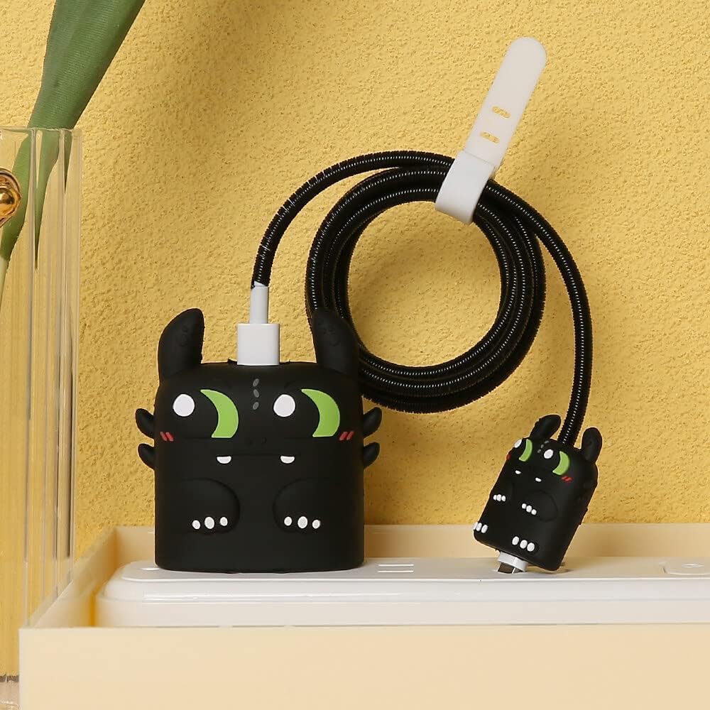 Set Protector Cargador Apple — Edición Chimuelo 🐉🖤